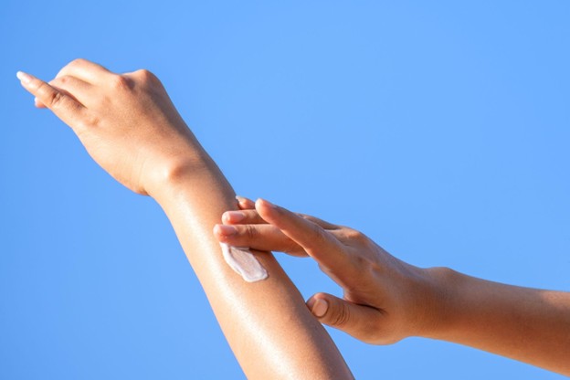 How To Apply Sunscreen On Face